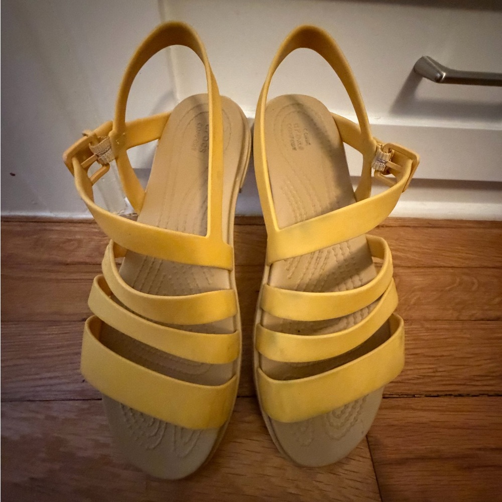 Yellow Croc Strappy Sandals sz 7